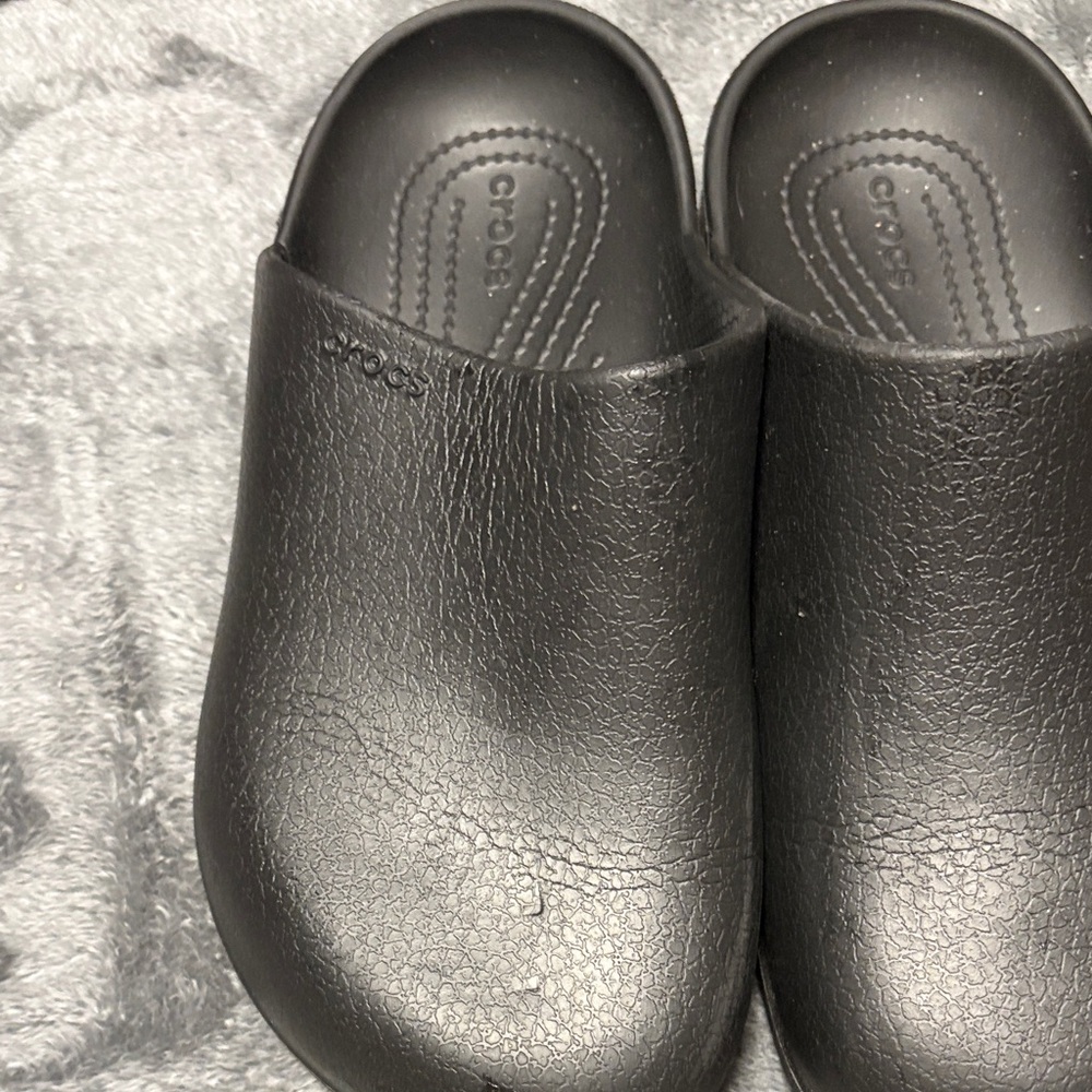 CROCS Classic Black Slip-On Clogs